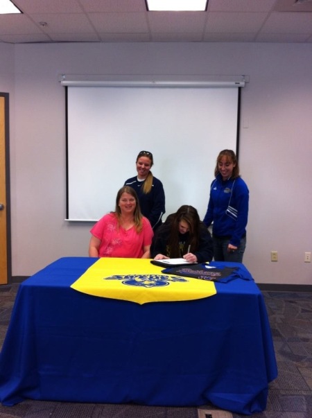 Scotties' Stewart Signs with Swedes