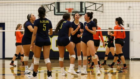 Highland Volleyball Beats Cowley to Host District Tournament