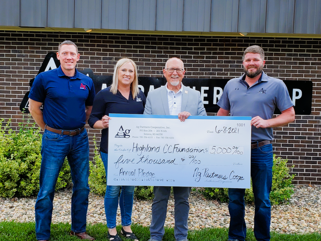 Executive Director of Alumni, Keith Jaloma, with donors 